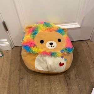 This is Leonardo the lion from the Kelly toy squish mellow brand he’s been used